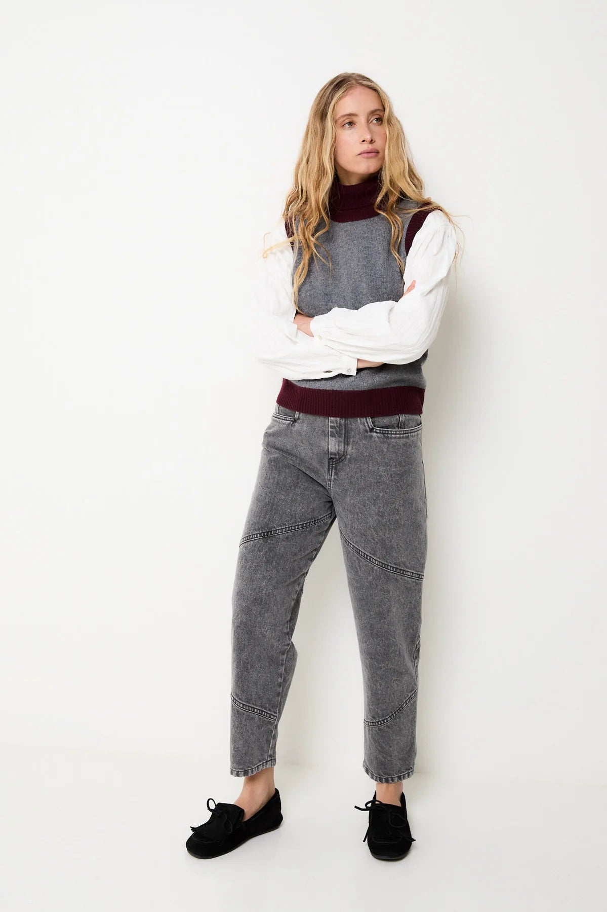 JEANS CORTES BLEACH GRIS