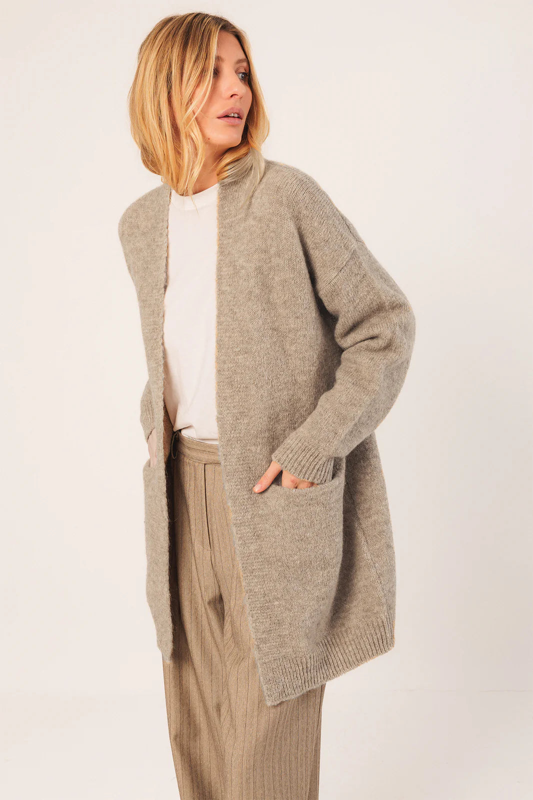 CHAQUETA LARGA CON MOHAIR BEIGE