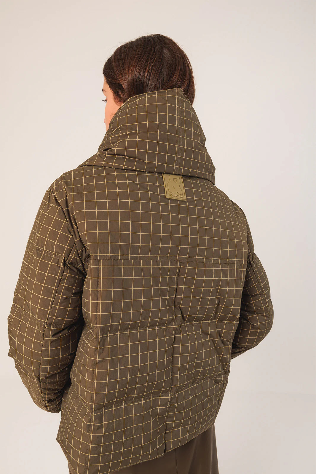 ABRIGO PLUMÓN CORTO CUADROS