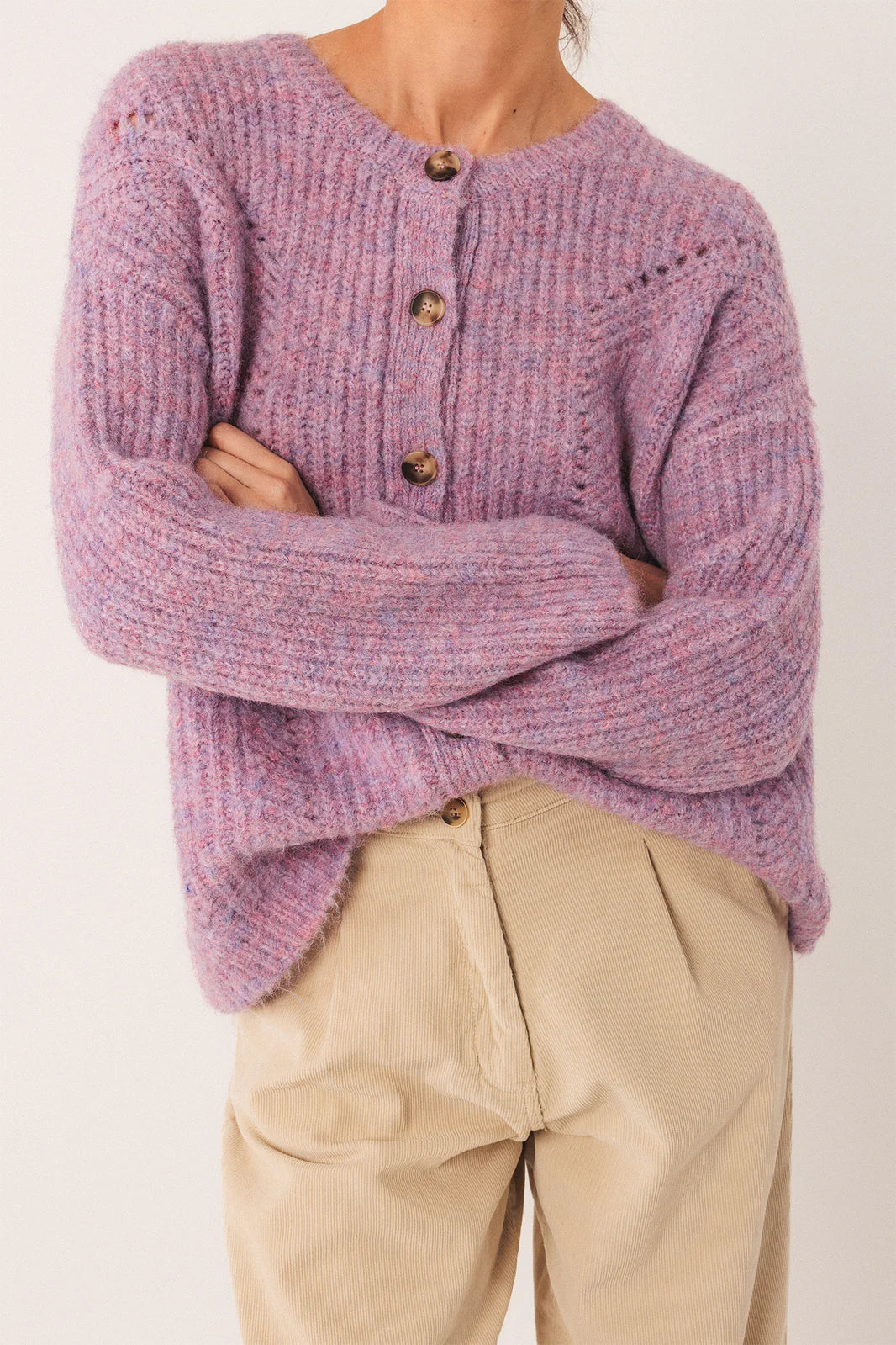 CHAQUETA CON DETALLES DESAGUJADOS MALVA